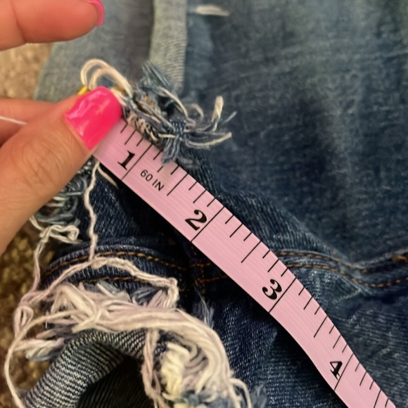 “Levi- Women’s Charleston Mid Dark Short size 26” - Picture 8 of 8